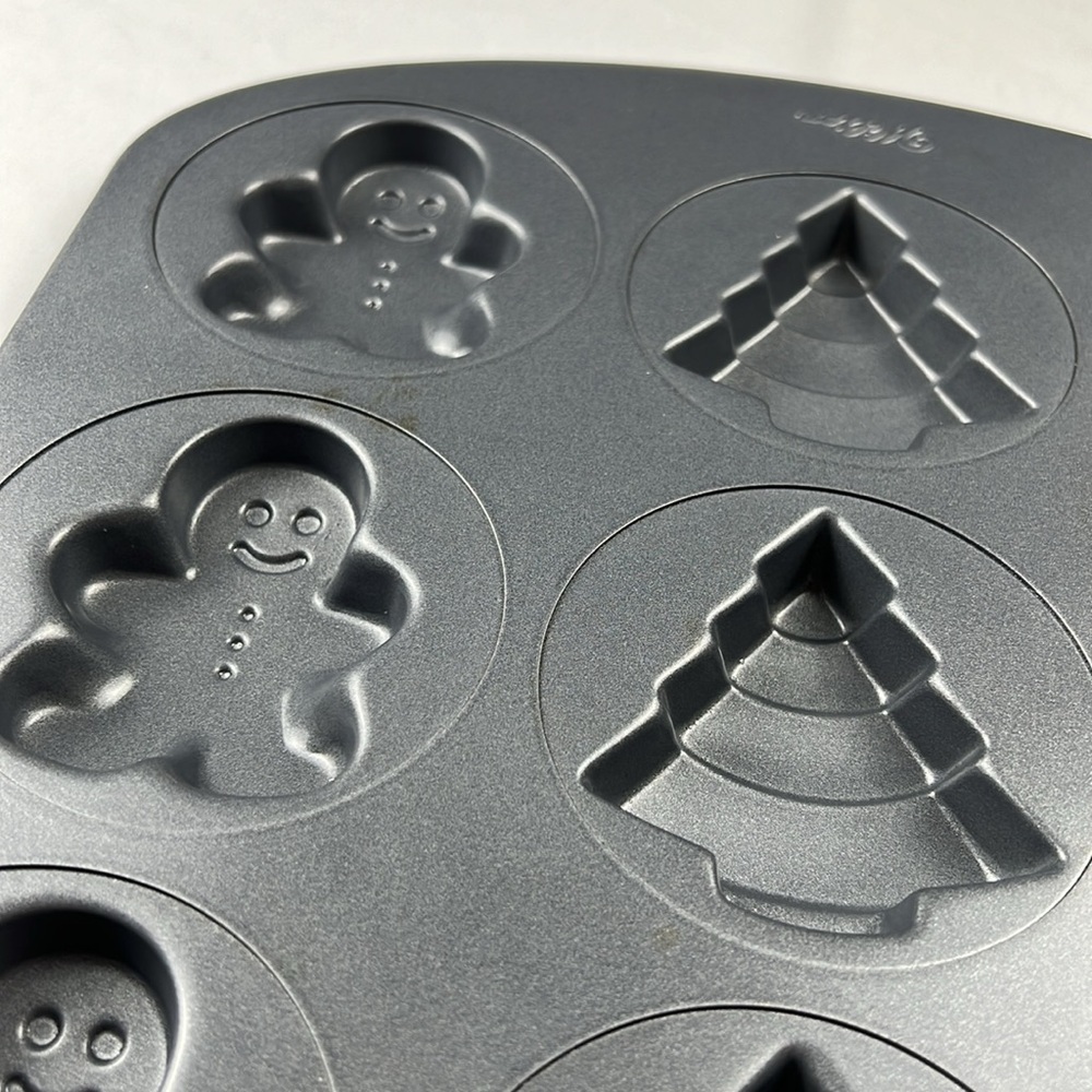 Wilson Preformed Cookie Bakeware - Christmas - Winter - Gingerbread, Tree, Star - Picture 4 of 14
